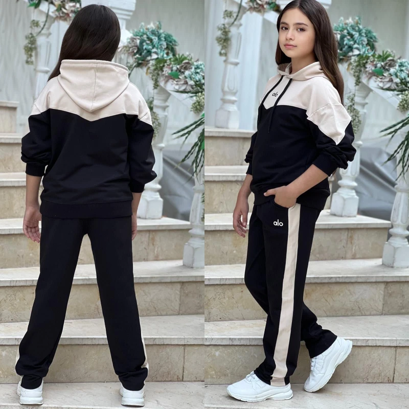 Kapşonlu garson alo kız takım