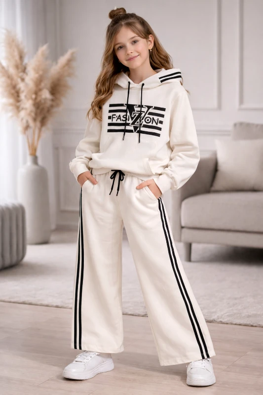 Kapşonlu kız takım 